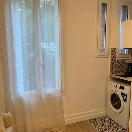 Paris: Luminous And Cozy Apartament
